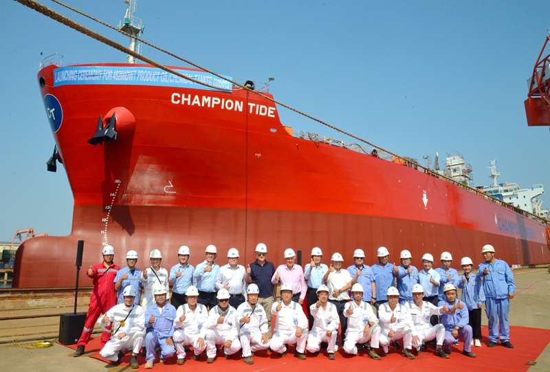 Jinglu shipyard Successfully Held the Launch Ceremony of the 49,200 DWT Product Oil/Chemical 